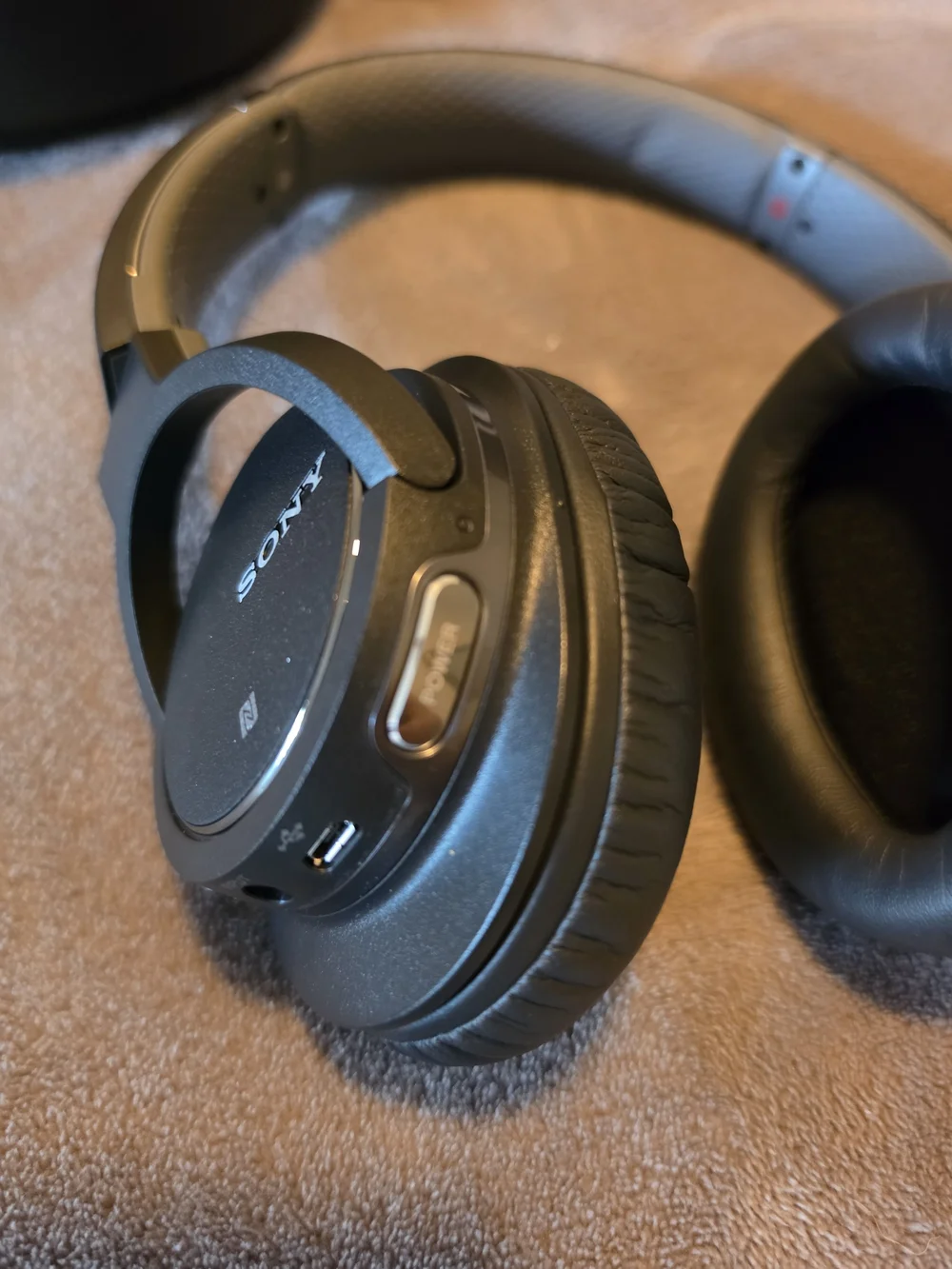 Sony Black Wireless Over-Ear HeadphonesSony MDR-ZX770DC wireless noise-cancelinc